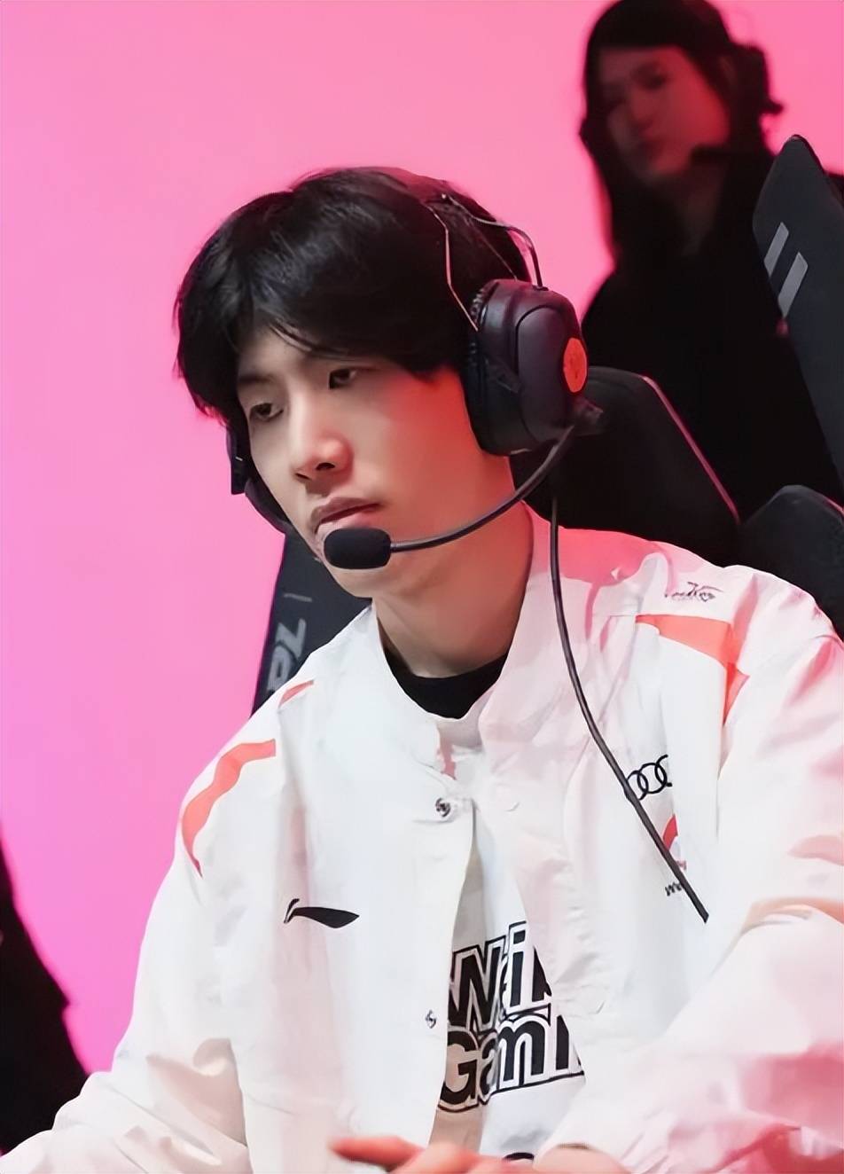 级文化的传 级文化的传