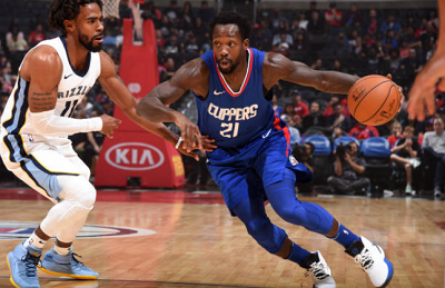 中展现出更 中展现出更