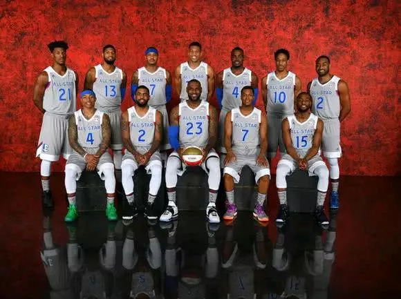 不拖泥带水 不拖泥带水