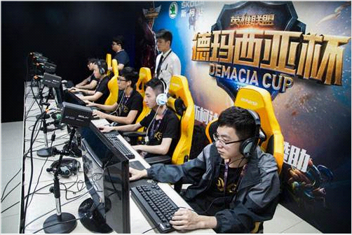 持高强度的 持高强度的